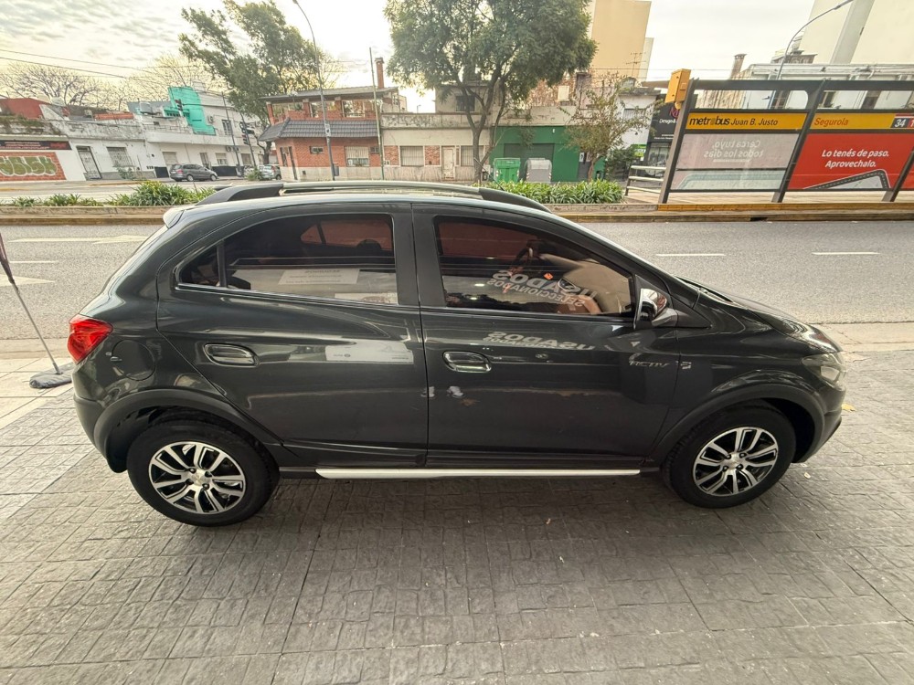 Chevrolet Onix Active — foto 10